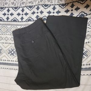 The limited cuffed capri slacks